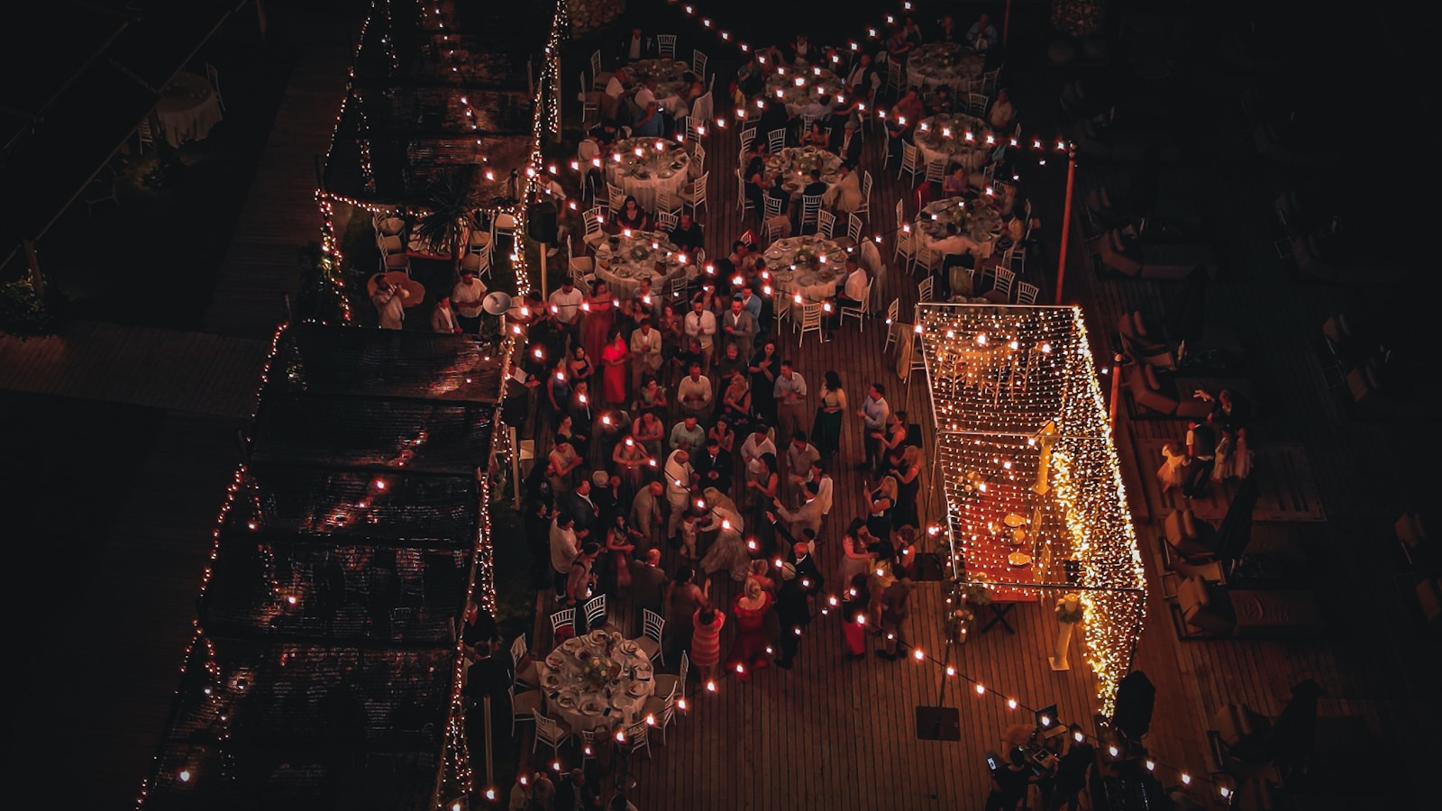 How to Share Photos with 500+ Wedding Guests